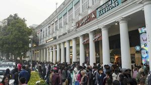 Delhi Aaj Kya Khula Kya Bandh: गुड फ्राइडे के बाद आज 4 अप्रैल को खुले हैं बैंक-स्कूल? बाजारों का क्या है हाल?