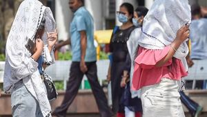 Delhi Weather Alert: बारिश के बाद अब ‘आग उगलेगा’ आसमान! 6 दिन तक 40+ तापमान, उड़ानों पर असर, IMD अलर्ट