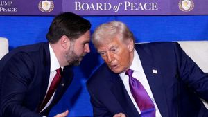 US Iran: होर्मुज में पहुंचे अमेरिका के मिसाइल डिस्ट्रॉयर! ईरान ने दी आखिरी चेतावनी, क्या फिर से भड़केगी जंग?