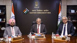 West Bengal में वोटिंग का 'महा-सैलाब' देख ECI ने किया सैल्यूट! किन जिलों में हुई रिकॉर्ड तोड़ पोलिंग?