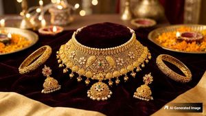 Gold Rate Today: शादी के सीजन में सस्ता हुआ सोना, कितने घटे दाम? चेक करें 22K गोल्ड के लेटेस्ट रेट