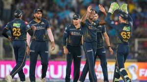 IPL में 2026 में नया विवाद, सिगरेट के धुंए से छल्ले बनाता पकड़ा गया स्टार खिलाड़ी, वीडियो वायरल