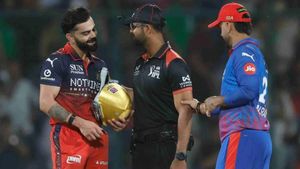 विराट कोहली क्यों अंपायर के पास जाकर मुस्कुराने लगे? बात करने का कारण आया सामने, 18 साल पुरानी है कहानी