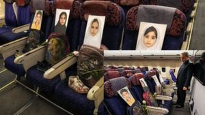 Islamabad: बच्चियों के खून से सने बैग और जूते लेकर ईरान पहुंचा पाकिस्तान, दुनिया को रुला देगी तस्वीरें