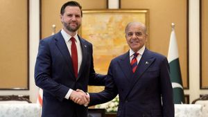 US-Iran: अमेरिका-ईरान में फिर से ठनी! फर्जी में 'कॉलर' ऊंचा कर रहा पाकिस्तान! क्या है Thank you वाली नौटंकी?