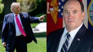 अमेरिका में गृहयुद्ध जैसे हालात! Trump के सबसे खास नौसेना सचिव John Phelan बर्खास्त, किस बात पर मचा इतना बवाल?