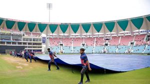 LSG vs DC Weather Report: लखनऊ में आज बरसेंगे रन या बारिश? मैच से पहले सामने आई वेदर रिपोर्ट