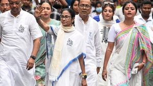 Bengal Chunav: सुबह-सुबह सड़कों पर क्यों दिखीं ममता बनर्जी! भवानीपुर में सुवेंदु से महामुकाबला, EC पर फोड़ा बम