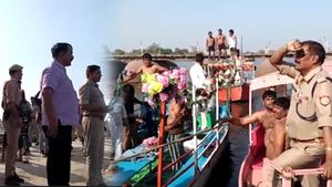 Yamuna Boat Capsized: यमुना में श्रद्धालुओं से भरी नाव पलटी, 10 लोगों की मौत, कैसे हुआ इतना बड़ा हादसा?