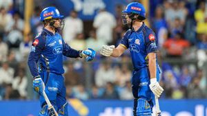 MI vs SRH: मुंबई इंडियंस में पसरा मातम, टीम के अहम सदस्य के घर हुई मौत, प्लेयर्स ने पहनी काली पट्टी