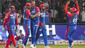IPL 2026 के बीच दिल्ली कैपिटल्स को लगा एक और बड़ा झटका, लगातार दो जीत के बावजूद सामने आई बड़ी परेशानी! 