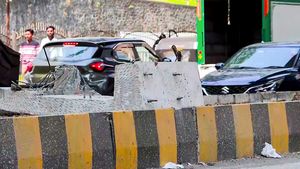 Mumbai Metro Accident: बांद्रा कुर्ला कॉम्प्लेक्स में बड़ा हादसा, BKC मेट्रो का बीम गिरने से मचा हड़कंप