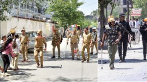 Noida Protest Fact Check: 'प्रोटेस्ट में 14 की मौत-32 घायल', अफवाह पर UP Police का सख्त खंडन- 'गोली नहीं चली'