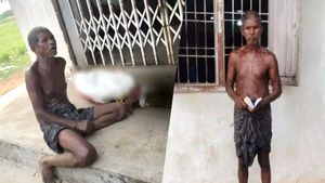 Odisha Viral Video: सिस्टम की बेरुखी की दर्दनाक तस्वीर, 20 हजार रुपये के लिए बहन का कंकाल लेकर बैंक पहुंचा भाई