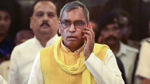 Ghazipur Ganga Case: 15 साल की लड़की का शव गंगा नदी में मिला, परिवार को UP सरकार ने सौंपा 5 लाख का चेक-आवास