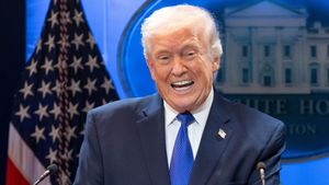 Trump Tariffs: दवाओं पर लगेगा 100% टैरिफ! ट्रंप ने कड़े किए मेटल इंपोर्ट के नियम, भारत पर कितना होगा असर?