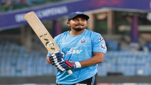 LSG vs DC: पहले ही मैच में पृथ्वी शॉ बाहर! लखनऊ के खिलाफ कैसी होगी दिल्ली कैपिटल्स की प्लेइंग XI?