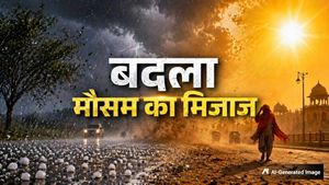 Rajasthan Weather Alert: कहीं गिरे ओले तो कहीं बरसी आग!15 जिलों में हाई अलर्ट, कैसा रहेगा अगले 48 घंटे का हाल?