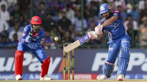IPL 2026: Rohit Sharma ने तोड़ा धोनी का सालों पुराना रिकॉर्ड! दिल्ली के खिलाफ इतिहास रच किया कमाल