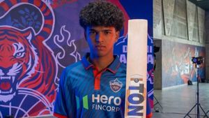 DC vs RCB: कौन हैं 18 साल के साहिल पारेख? दिल्ली कैपिटल्स ने कराया IPL में डेब्यू