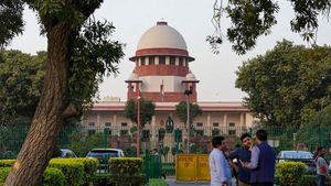 Malda Violence:  न्यायिक अधिकारी को बचाने के लिए रात 2 बजे तक जागते रहे CJI,‘साजिश’ पर सुप्रीम कोर्ट का एक्शन