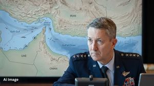 Trump Hormuz Plan: कौन हैं जनरल डेन केन? जिसके कहने पर होर्मुज छोड़ फरार हुए ट्रंप, सरेंडर या मास्टरस्ट्रोक?