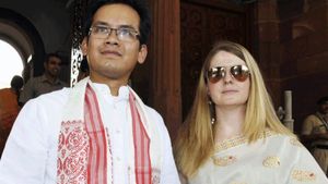 कौन हैं गौरव गोगोई की विदेशी पत्नी एलिजाबेथ? पाकिस्तान लिंक से St. Kitts केस तक, असम चुनाव में क्यों है चर्चा