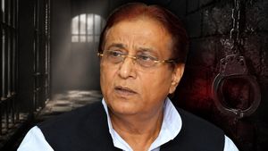 'अफसर से जूते साफ कराने' वाले मामले में आजम खान को 2 साल की जेल, क्या था वो विवादित मामला जिसने डुबोई लुटिया
