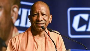 UP: हफ्ते में सिर्फ 5 दिन जाना होगा ऑफिस! योगी सरकार ने लागू किया Work From Home, शिफ्ट टाइमिंग में भी बदलाव