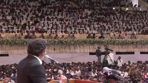CM Vijay: '200 यूनिट की फ्री बिजली, नशे पर लगाम', शपथ लेते ही एक्शन में थलापति, पहले संबोघन में बड़े ऐलान