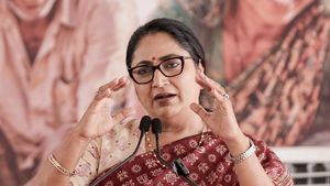Delhi में हवाई सफर होगा सस्ता! रेखा गुप्ता सरकार ने हवाई ईंधन पर VAT 25% से घटाकर 7% किया
