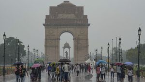 Weather Delhi NCR: दिल्ली में आज धूप या तेज बारिश? कैसा रहेगा आपके इलाके का मौसम? IMD ने जारी किया अलर्ट