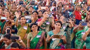 Ladki Bahin Yojna: महाराष्‍ट्र में क्‍या बंद हो रही लाडकी बहिन योजना? शिंदे के बाद  संजय निरुपम ने बताया सच