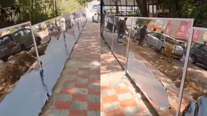 Mysore Viral Mirror Wall: मैसूर में सिविक सेंस सिखाने का फॉर्मूला, खुले में पेशाब करने वालों के लिए मिरर ट्रिक