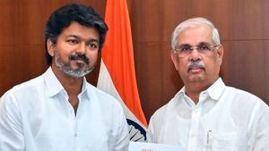 कौन हैं तमिलनाडु राज्यपाल Rajendra Arlekari? जिन पर  Vijay Thalapathy ने भाजपा का पक्ष लेने का लगाया आरोप 