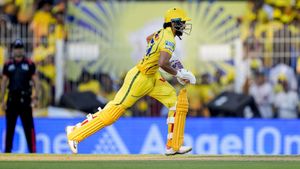 LSG vs CSK: ऋतुराज का बल्ला उगलेगा आग या बिश्नोई के चक्रव्यूह में फंसेगी चेन्नई? आंकड़ों में कौन-किस पर भारी!