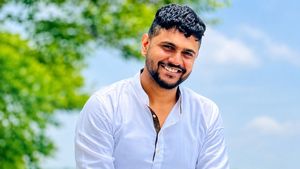 लुक बदला, बाल काटे... पर नहीं बचा पुलिस के जाल से, कौन है शुभम खैरनार? NEET पेपर लीक मामले में हुआ गिरफ्तार