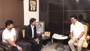 'सनातन को खत्म कर देना चाहिए,' स्टालिन ने विधानसभा में उगला जहर, सीएम विजय ने हाथ जोड़ किया समर्थन?