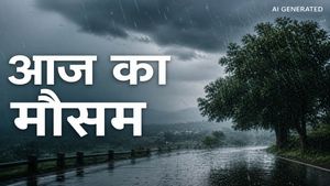 Aaj Ka Mausam:  निकाल लीजिए रेन कोट, यूपी-दिल्ली समेत 17 राज्यों में Rain Alert, चलेंगी तूफानी हवाएं 