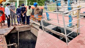 Bengaluru सीवेज प्लांट में हादसा, 40 फीट गहरे जहरीले टैंक में डूबा बिहार का मजदूर, NDRF का रेस्क्यू जारी 
