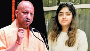 'किसी की भी बेटी के साथ', अखिलेश यादव की बेटी अदिति यादव '7 करोड़' लेकर भागी विवाद पर क्या बोले CM योगी?
