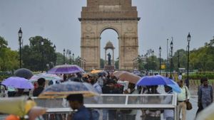 Delhi NCR Weather: दिल्ली-एनसीआर में अगले 48 घंटे भारी, IMD ने जारी किया अलर्ट, कई इलाकों में बदलेगा मौसम