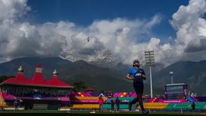 IND vs AFG: धर्मशाला में घिरे काले बादल, क्या धुल जाएगा पहला वनडे? इतने बजे होगा टॉस, क्या पूरा होगा मैच! 