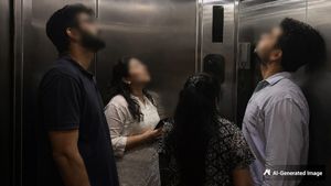 Gurugram की सोसाइटी में लिफ्ट से निकलते ही बवाल, 7 मिनट की देरी पर ऑपरेटर को पीटा, आंख गंवाई? AIIMS रेफर