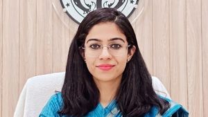 Success Story: IAS सौम्या पांडेय बनीं BDA उपाध्यक्ष, 22 दिन की बेटी के लेकर किया था ऑफिस ज्वाइन, गजब है जर्नी