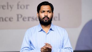 बंद हो जाएगा खान सर का KGS? पहले आर्म्स एक्ट, अब कोचिंग पर ताला लटकने की नौबत! क्या है मामला