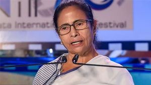 'ममता दीदी मेरी सीट से लड़ लीजिए उपचुनाव', कौन है ये 2 सीट जीतने वाला विधायक? TMC में बगावत के बीच दिया ऑफर