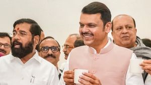 6 सांसदों को साथ लाकर शिंदे ने दिखाया दम, सीएम देवेंद्र फडणवीस की बढ़ी टेंशन 