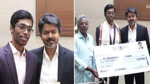 Norway Chess: खिताब जीतकर लौटे प्रज्ञानानंद, तमिलनाडु के CM विजय ने किया मालामाल, मिला लाखों का इनाम 