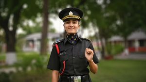 इतिहास के पन्नों में दर्ज हुआ नाम! कौन हैं लेफ्टिनेंट शानन ढाका, NDA टॉपर को कहां मिली पहली पोस्टिंग?